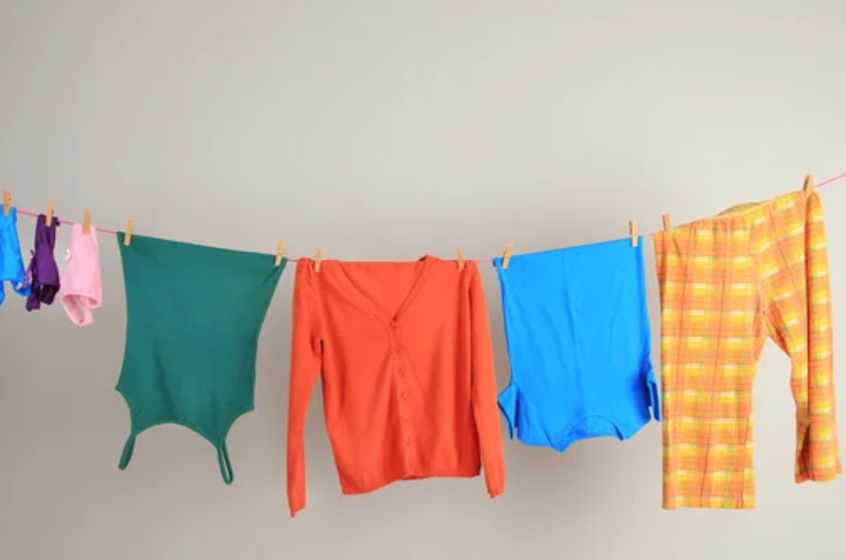 tips para secar la ropa al colgarla en espacios altos