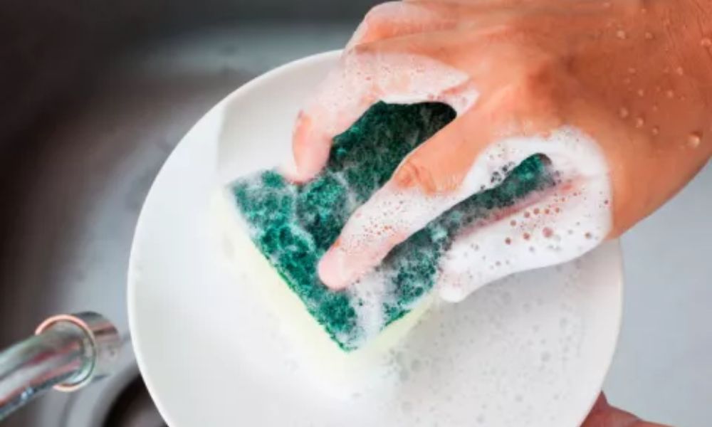 Cómo limpiar esponja de cocina