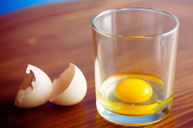 La explicación científica y psicológica detrás de las limpias con huevo: ¿Realmente funcionan?