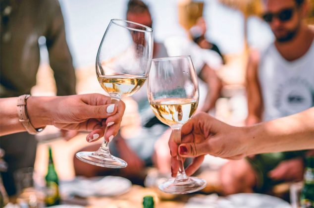 Los mejores vinos para acompañar tus comidas: guía práctica para maridar tus recetas favoritas