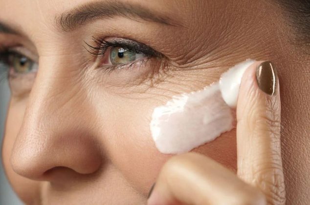 La crema que evita el envejecimiento de la piel por menos de $100 pesos, según Profeco