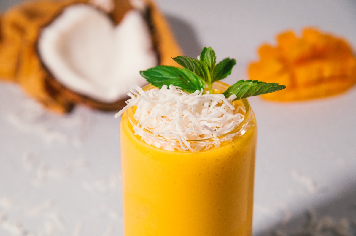 agua de mango con coco