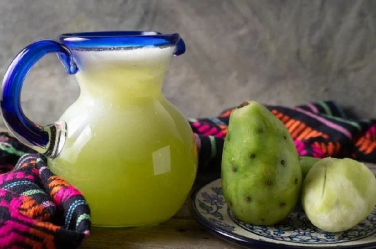 Receta refrescante de agua de tuna con limón