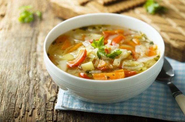 La sopa diurética y adelgazante que te ayudará a perder hasta 4 kg