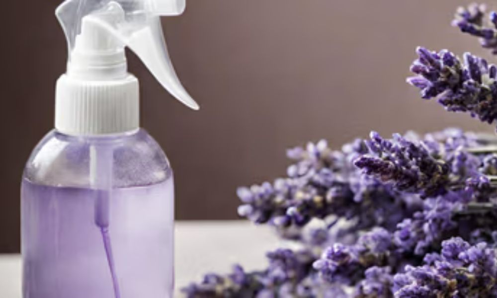 Spray con agua de lavanda