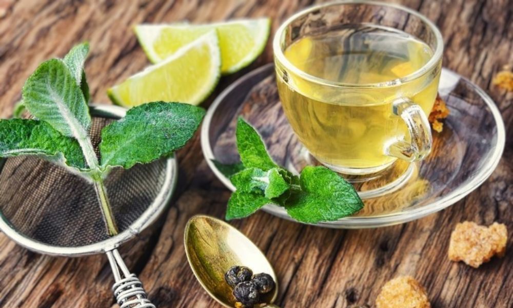 Té verde con limón y menta