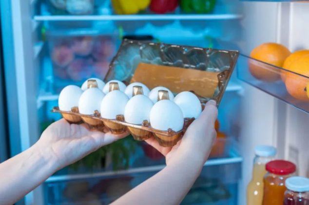 Lanzan advertencia para todos los que guardan los huevos en el refrigerador