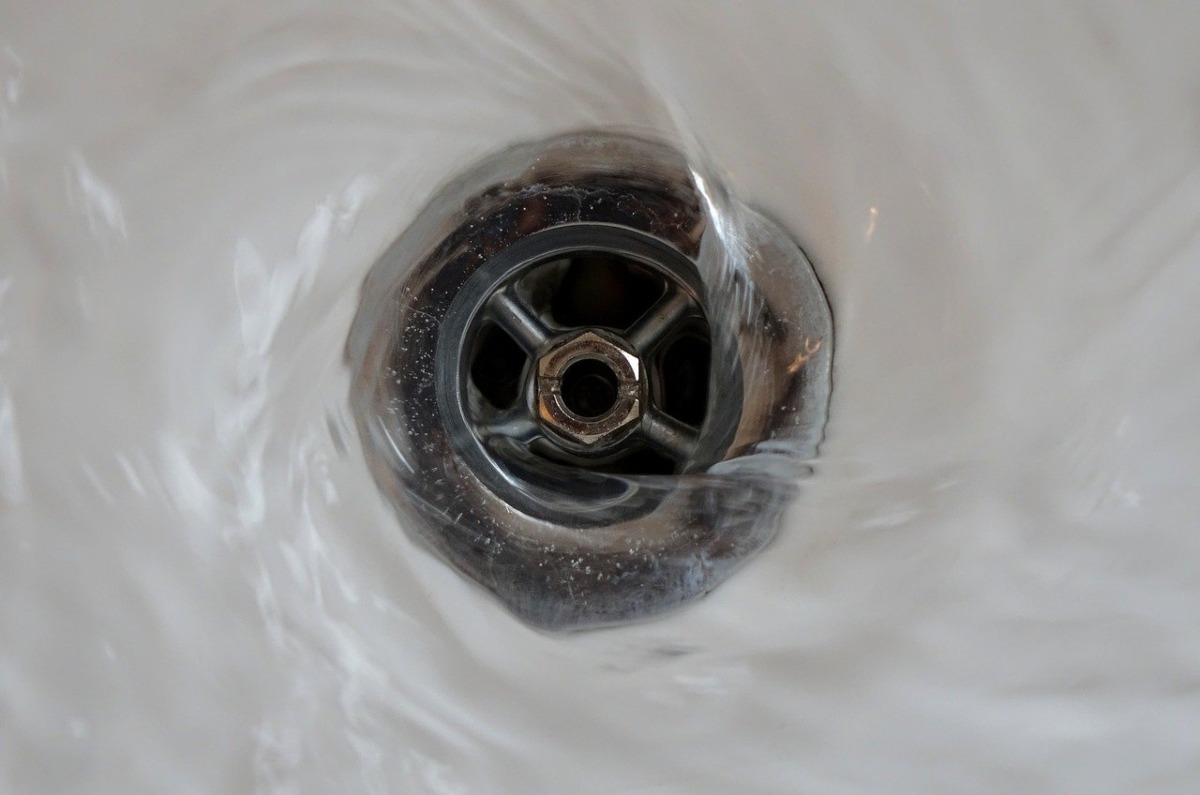 agua de la regadera huele mal 
