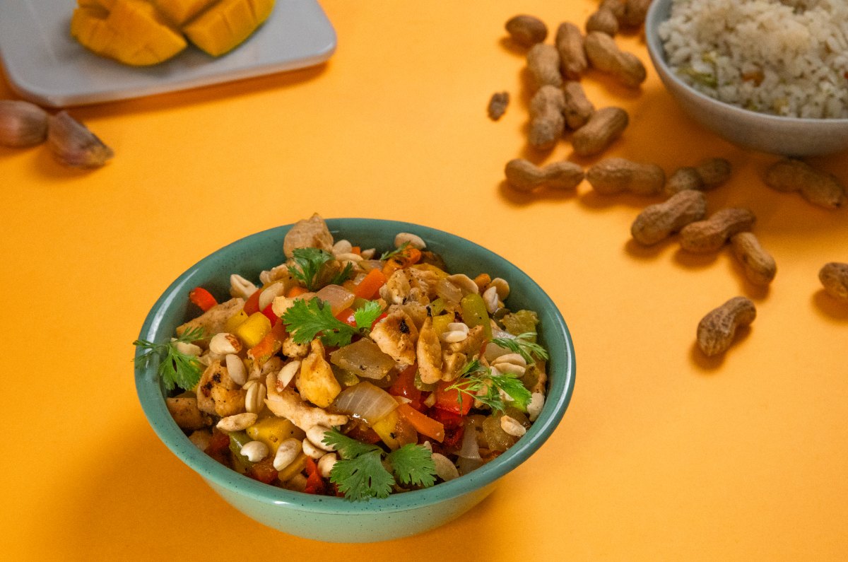 Bowl de mango con pollo