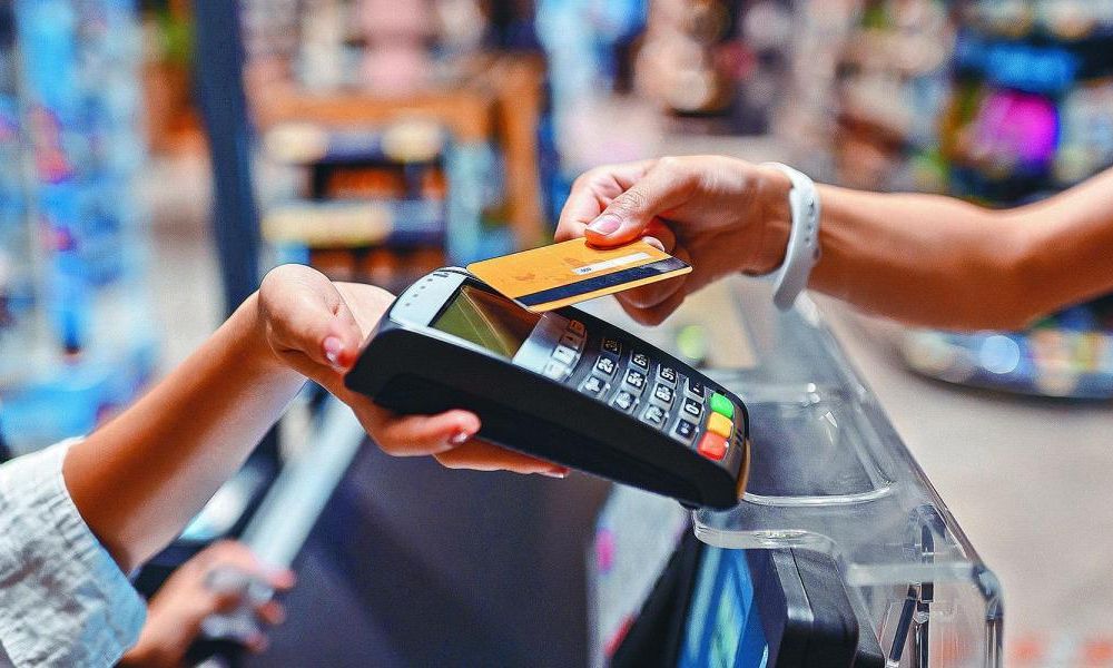 Comisión por pago con tarjeta