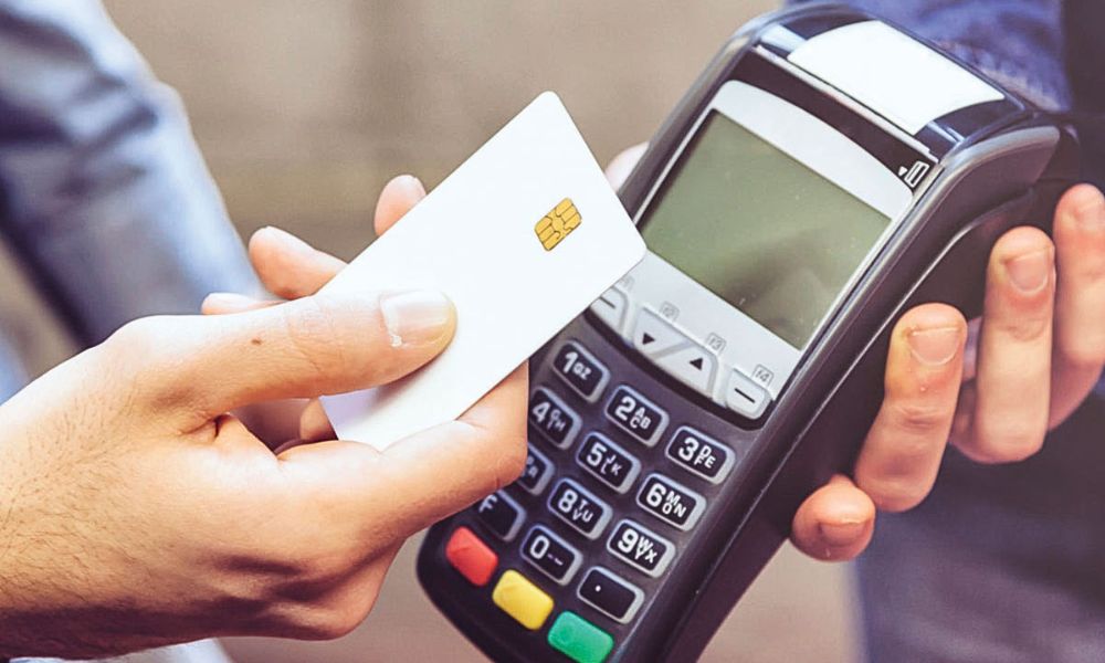 Es ilegal cobrar comisión por pago con tarjeta
