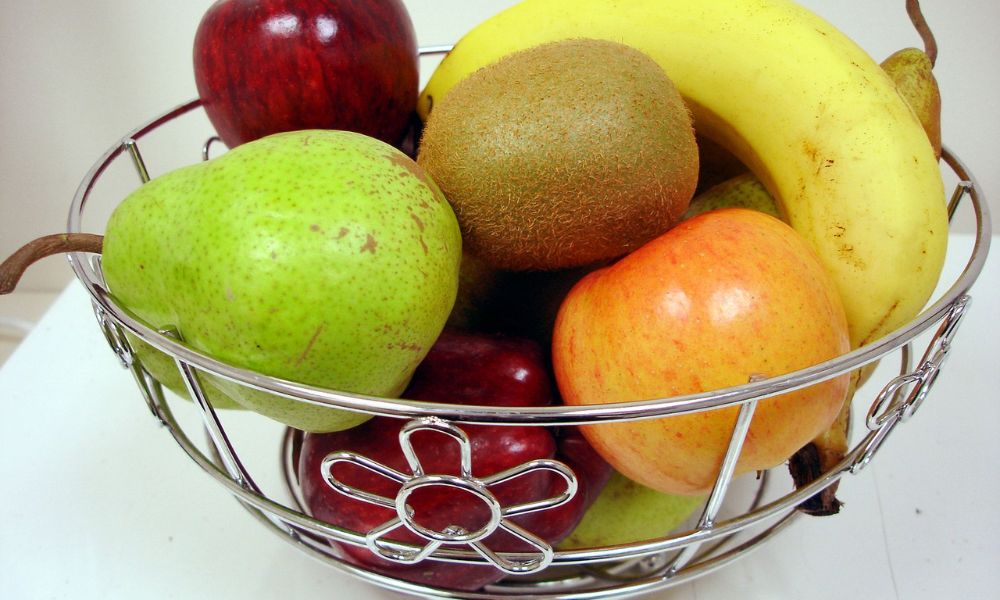 Frutero con frutas