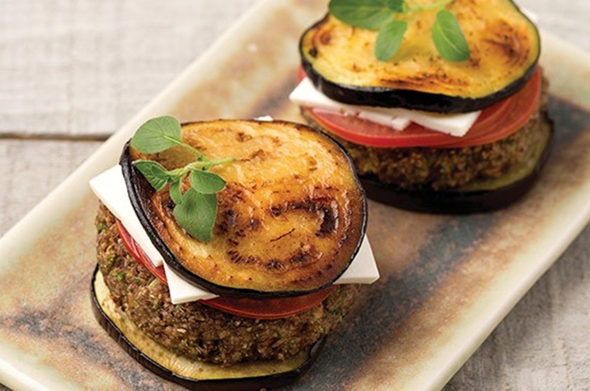 Hamburguesa de portobello, frijol y berenjena