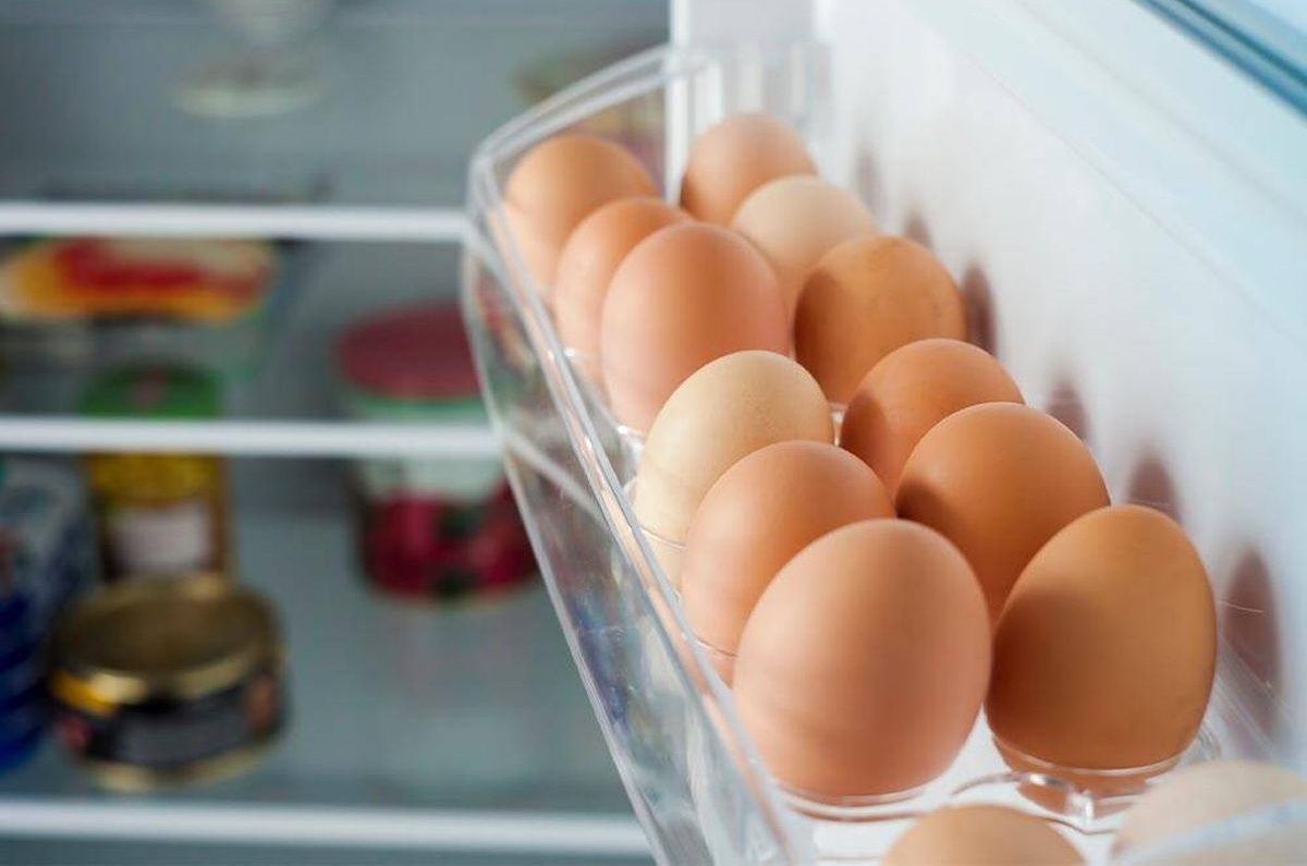 advertencia de huevos en el refrigerador