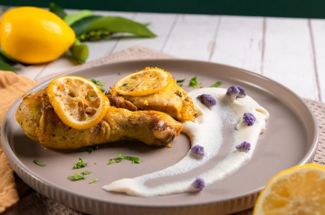 Cómo hacer pollo al limón con puré de coliflor