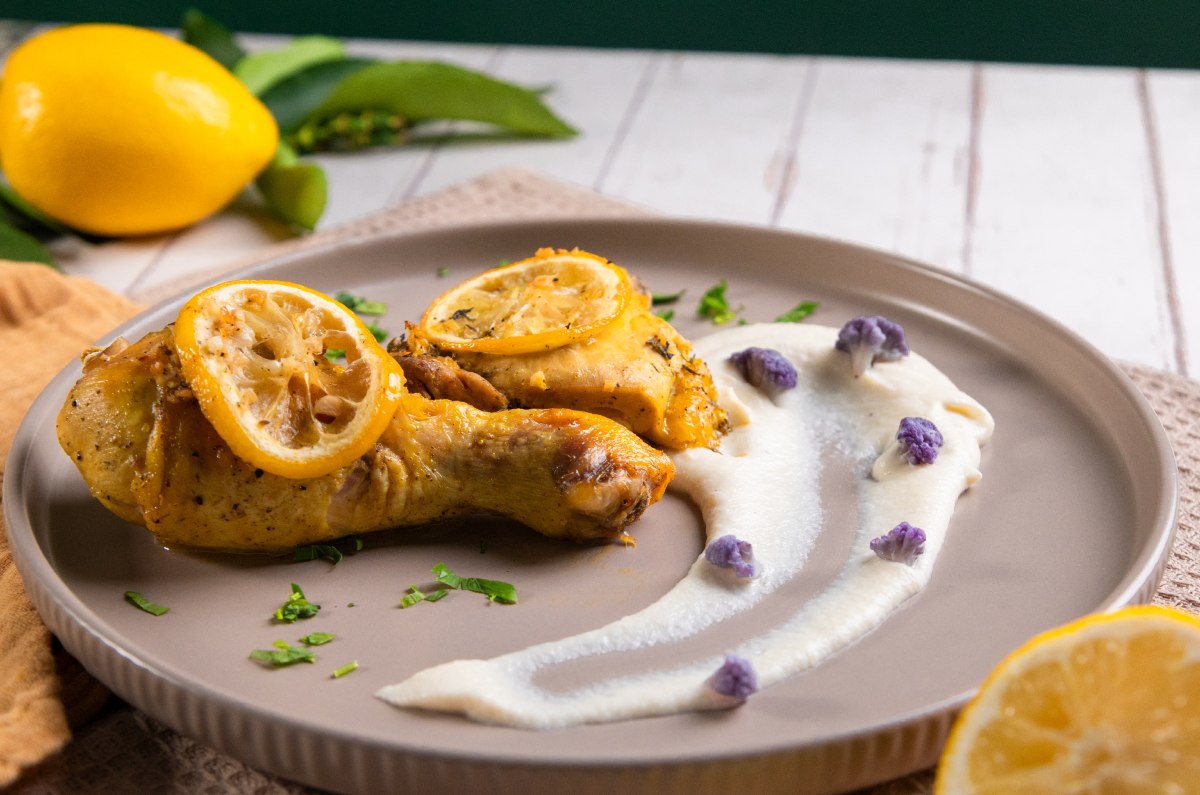 Cómo hacer pollo al limón con puré de coliflor
