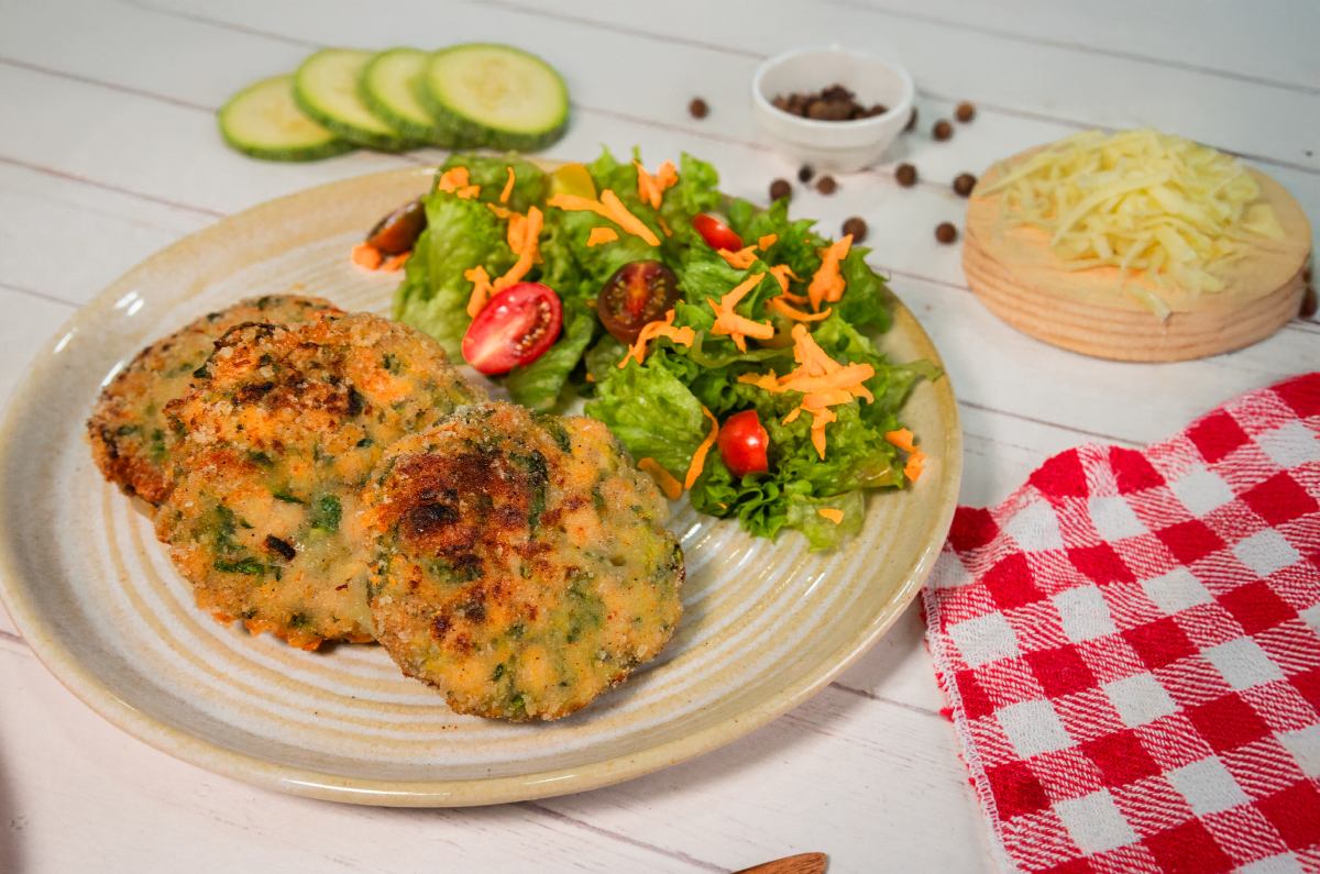 La receta más deliciosa de cómo hacer unas tortitas de calabacitas con queso ¡Bien fácil y económico!