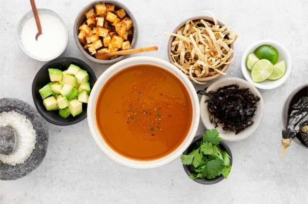 Aprende cómo hacer la salsa para la sopa de tortilla
