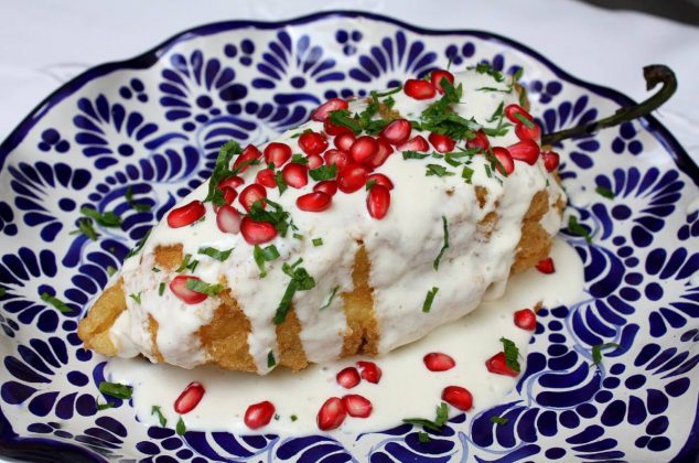 ¿Caros o baratos? Esto cuesta hacer chiles en nogada en 2025