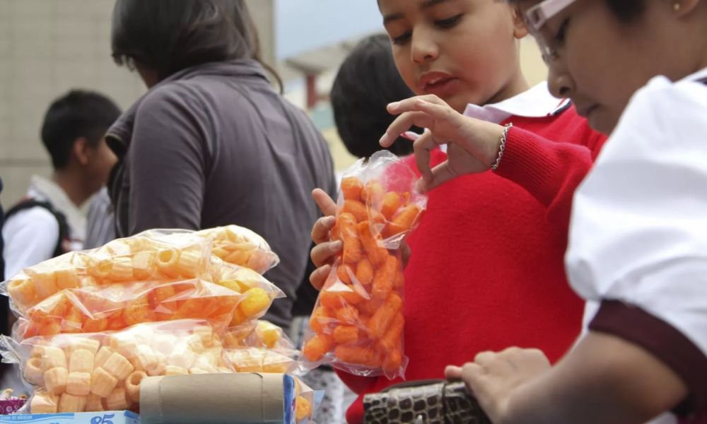 Ley que prohíbe la comida chatarra en las escuelas