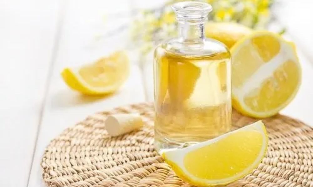 Limpiador casero con cáscara de limón