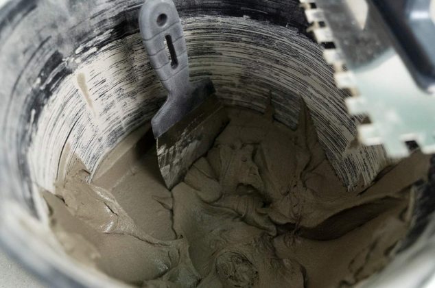 Cómo hacer una pasta casera con harina para tapar grietas y goteras