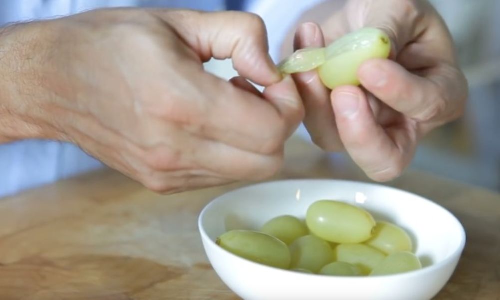 Pelar las uvas