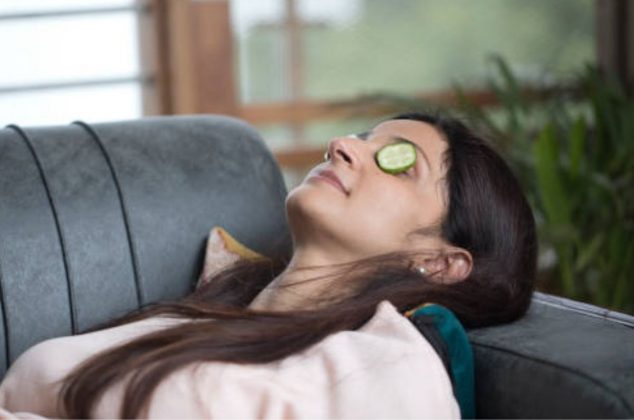 Los beneficios de colocar pepinos en los ojos y cómo hacerlo correctamente