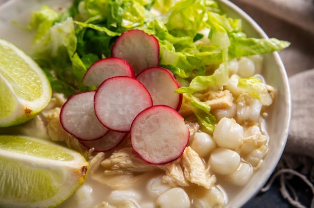 Cómo preparar un pozole saludable según el IMSS: ingredientes y tips