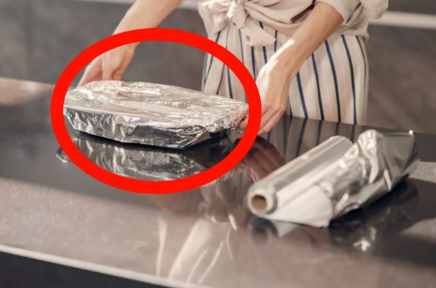 Este truco de papel de aluminio previene la intoxicación alimentaria y hace que la limpieza sea muy sencilla
