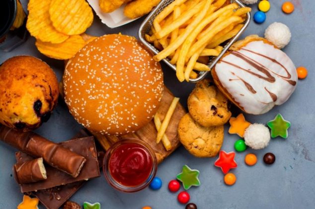 Muchos los consumen a diario, pero estos alimentos podrían producir cáncer, según la ciencia