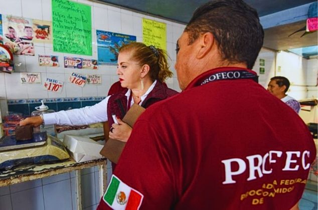 ¿Te pesaron y cobraron mal tus productos? Así es como puedes reportar una báscula adulterada a Profeco en 2025