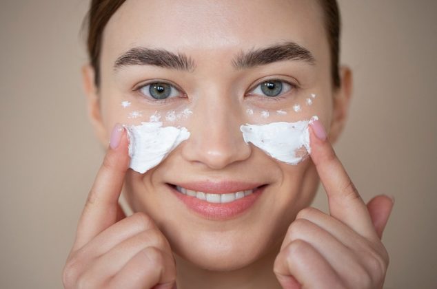 Receta fácil de contorno de ojos con solo 3 ingredientes para hidratar y reducir arrugas