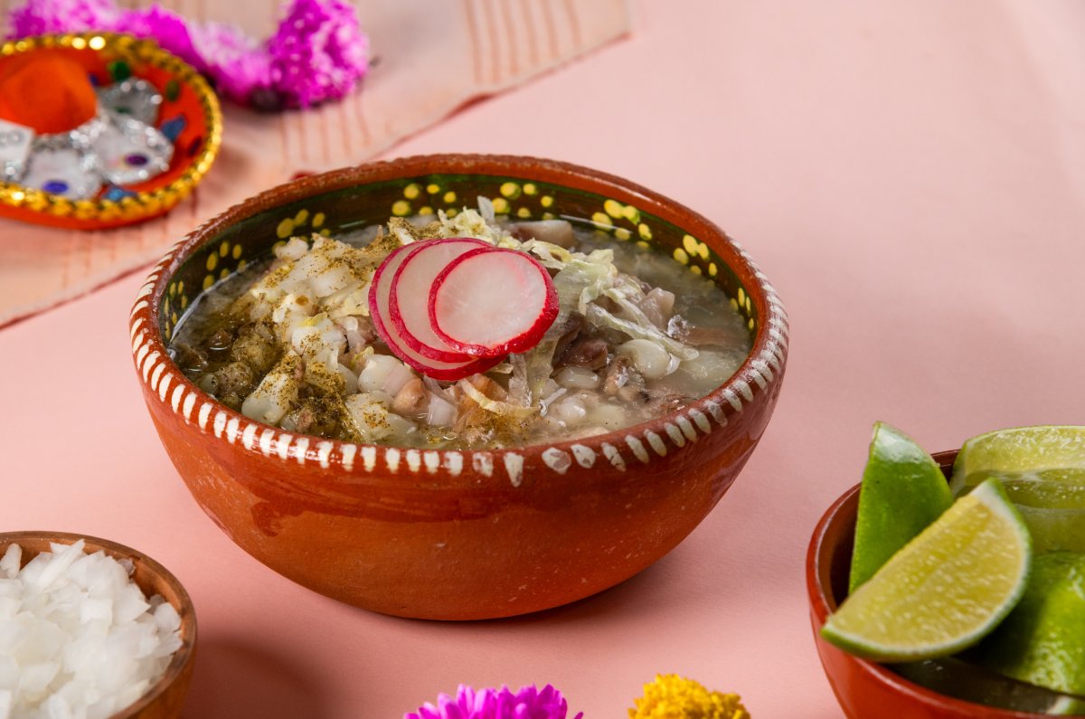 Pozole blanco y papas en nogada con Mi Granjita para Fiestas Patrias