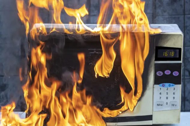 5 señales alarmantes de que tu microondas podría explotar y cuándo es momento de reemplazarlo