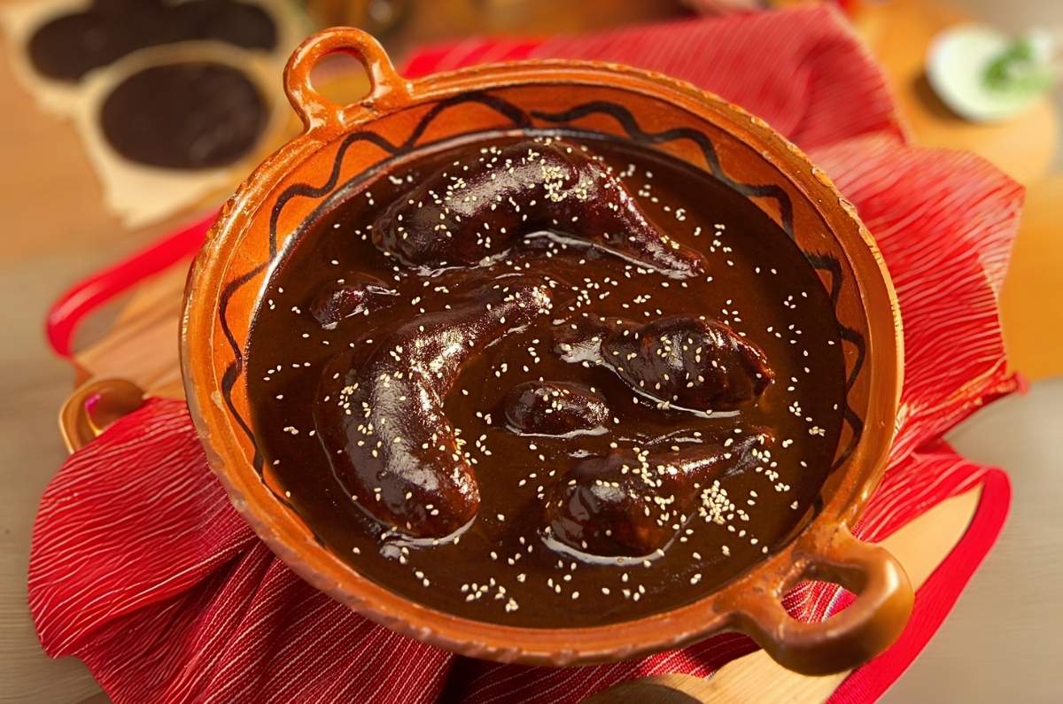 Mole en cazuela de barro
