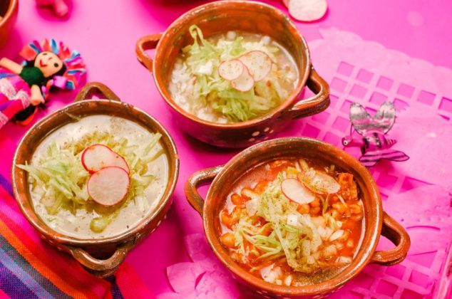 Disfruta el sabor del pozole tricolor mexicano en casa
