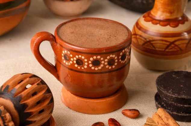 Cómo hacer delicioso chocolate de metate ¡Con 3 ingredientes!