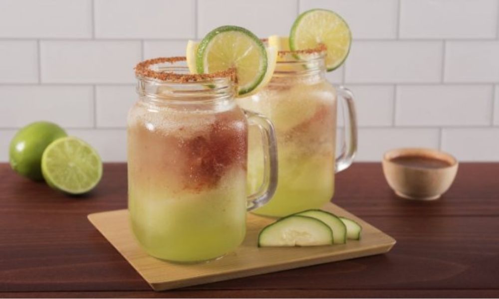 Receta de limonada refrescante con pepino y chamoy