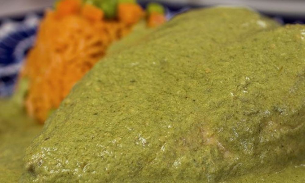Receta de mole verde tradicional con pepitas