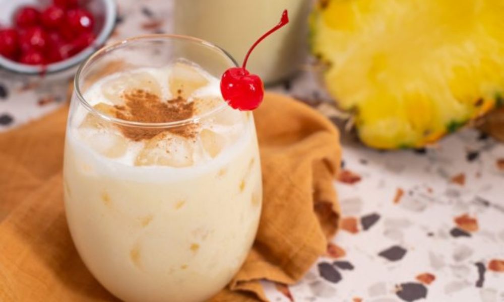 Receta de piña colada con sabor tropical