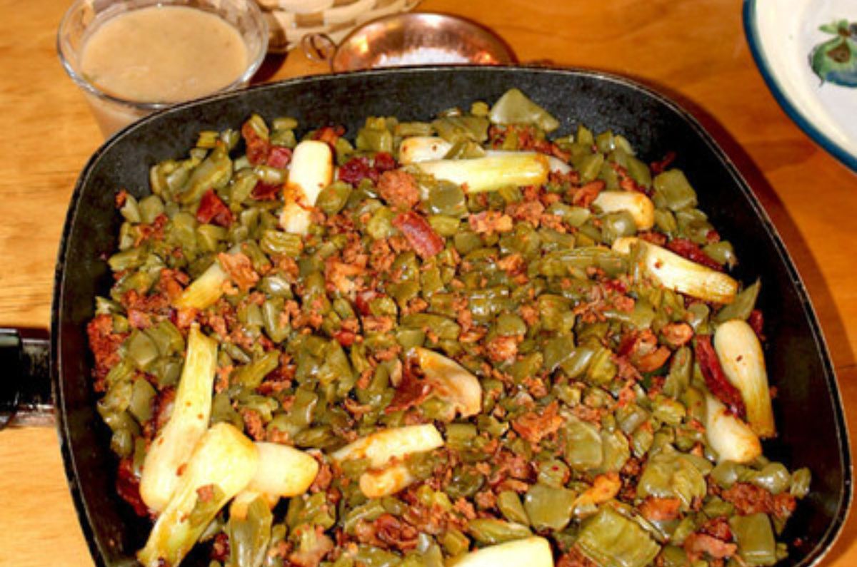 Receta de nopales con longaniza y papas