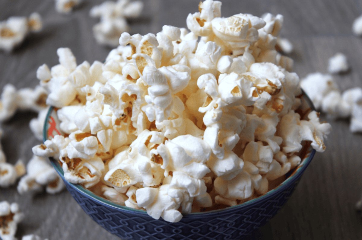 remojar palomitas de maíz