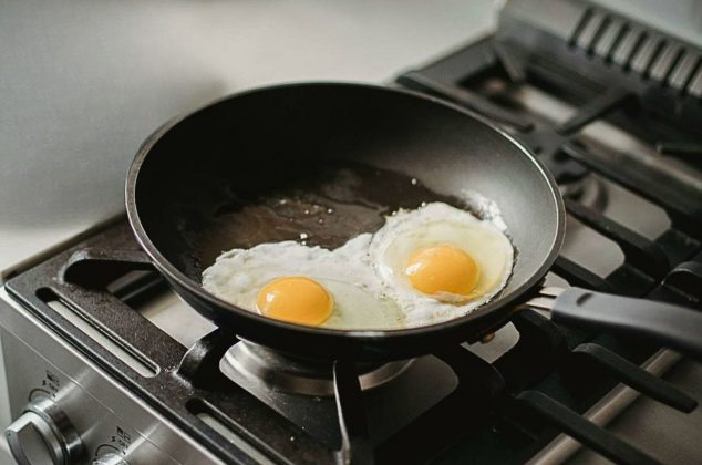 ¿Cuál sartén es la peor para freír un huevo? Aquí la respuesta y el motivo