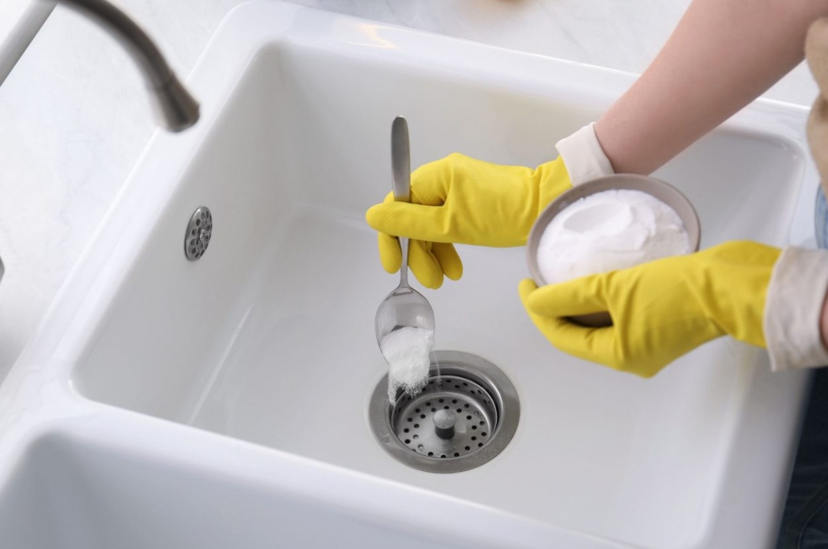 cómo acabar con el mal olor del fregadero de la cocina