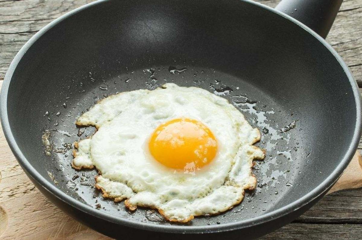 cómo freír un huevo con vinagre