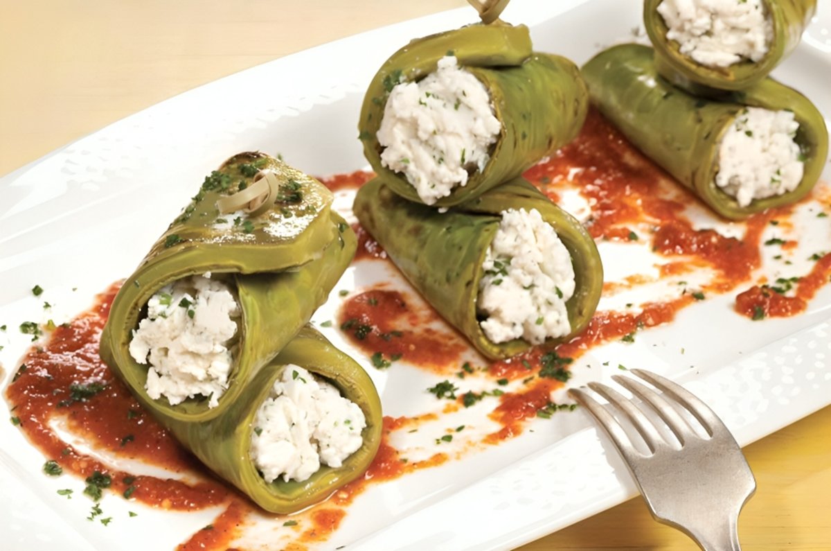 Nopales asados rellenos de requesón