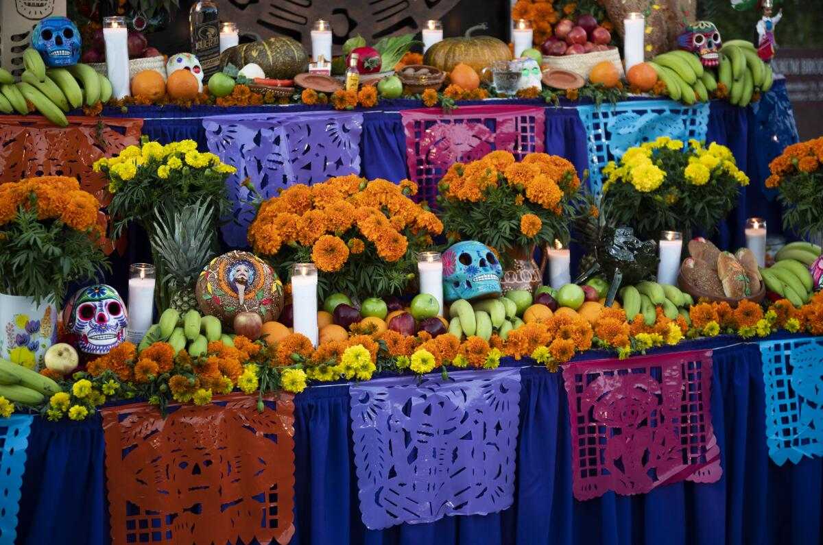 Ofrenda pequeña Día de Muertos