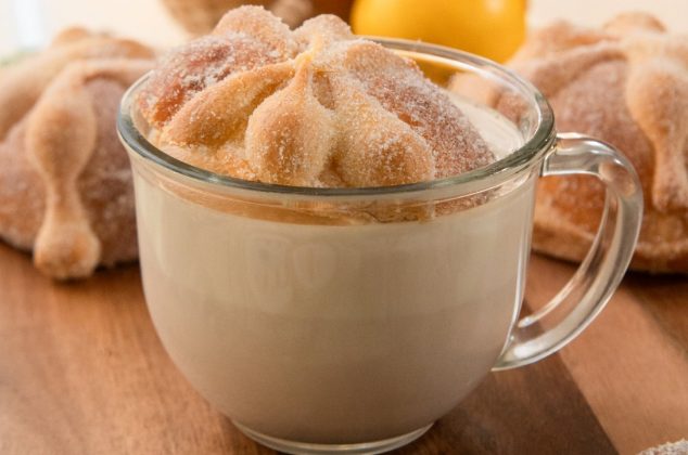 Receta de atole de pan de muerto, cremoso y calientito