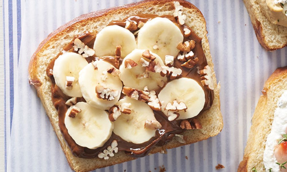 Receta de pan con dulce de leche, plátano y nueces